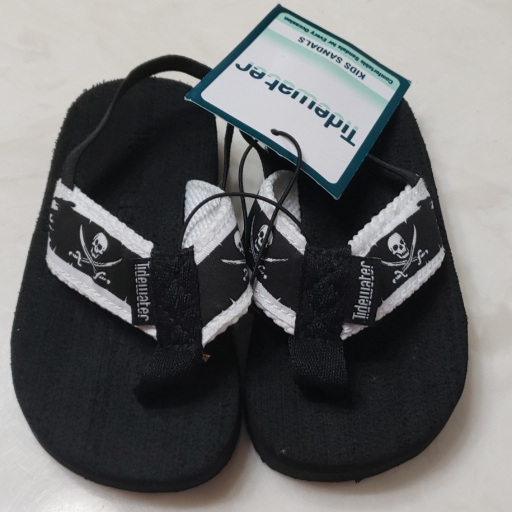 Sandals With Cross Bones